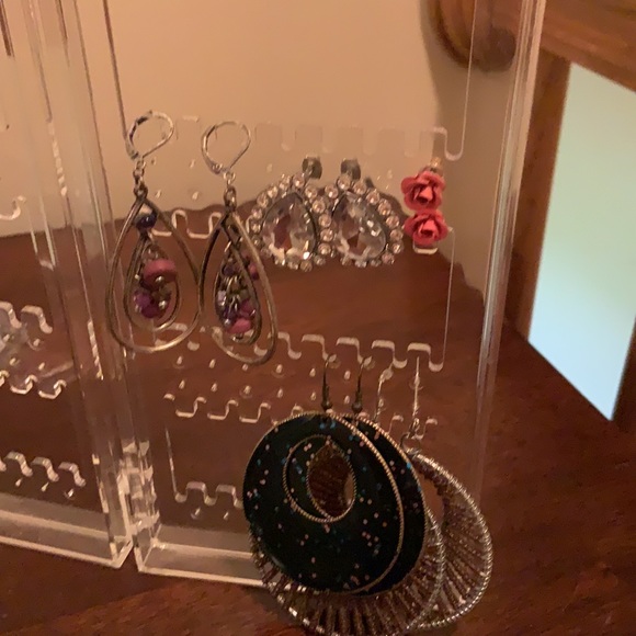 15 various earrings plus stand - Picture 3 of 3